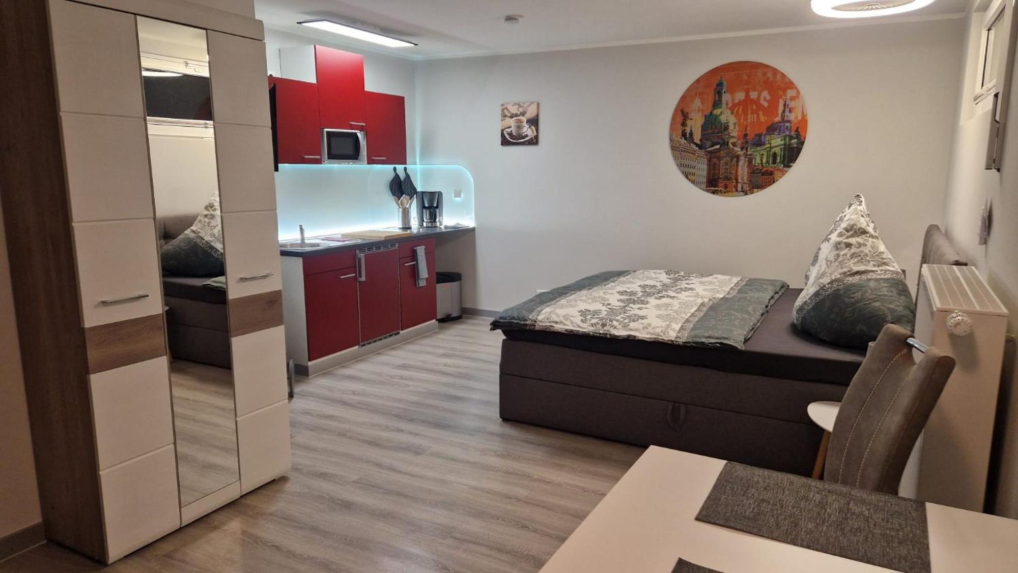 Ferienwohnung Oder Studio Dresden-Neustadt Inkl Parkplatz Mit Balkon Oder Terrasse Kamer foto